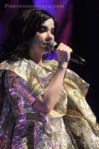 BJORK - 2007-08-26 - SAINT CLOUD - Domaine National - Grande Scene - 
